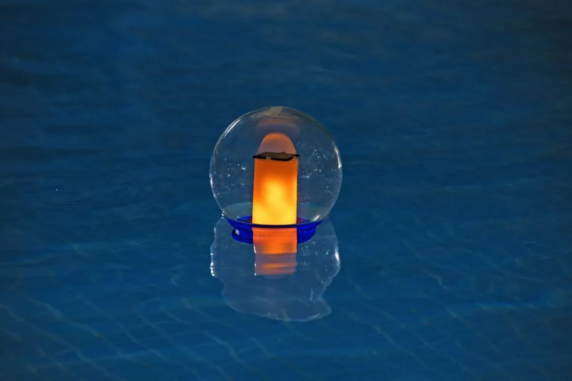 Chemikalienschwimmer Flowclear LED Solarsphere