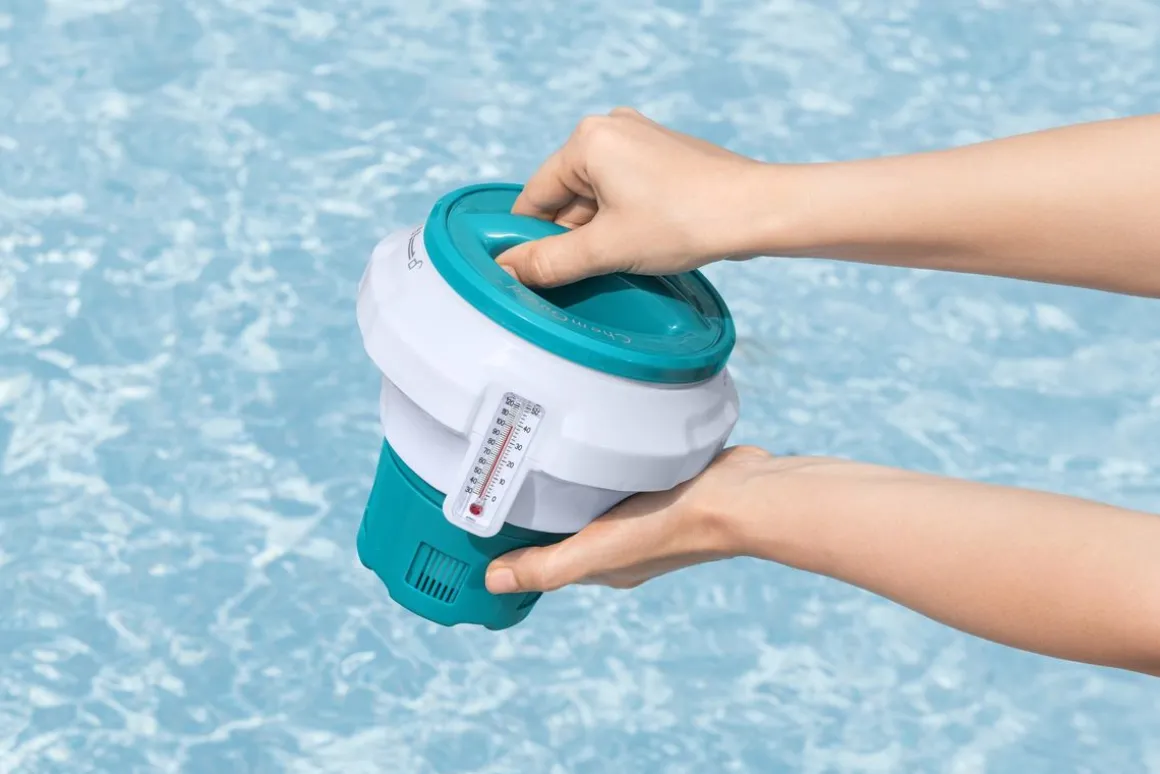 Chemikalienschwimmer mit ChemGuard Schutz