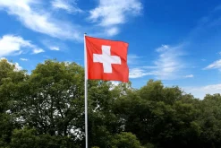 Fahnenmast 6.2 m mit Schweizer Fahne
