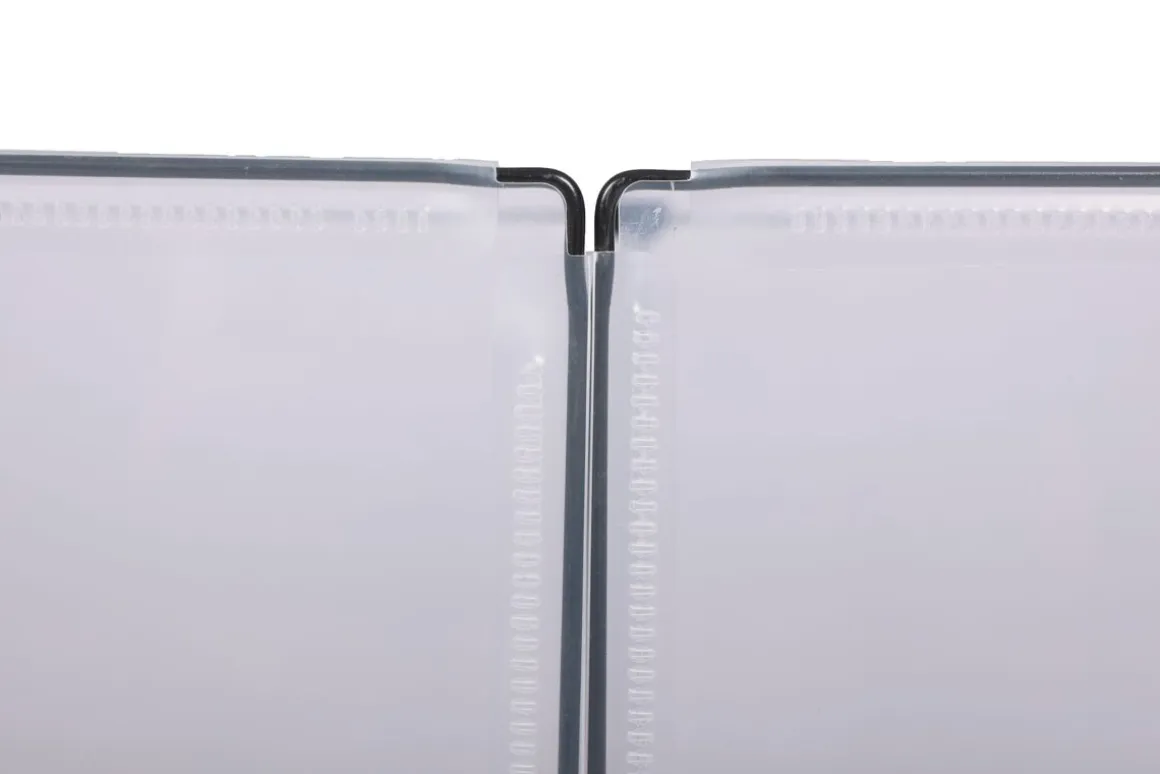 Freilaufgehege mit Bodenplatten weiss