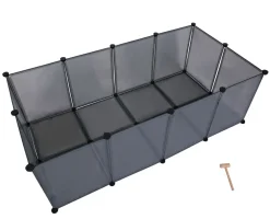 Freilaufgehege mit Bodenplatten grau