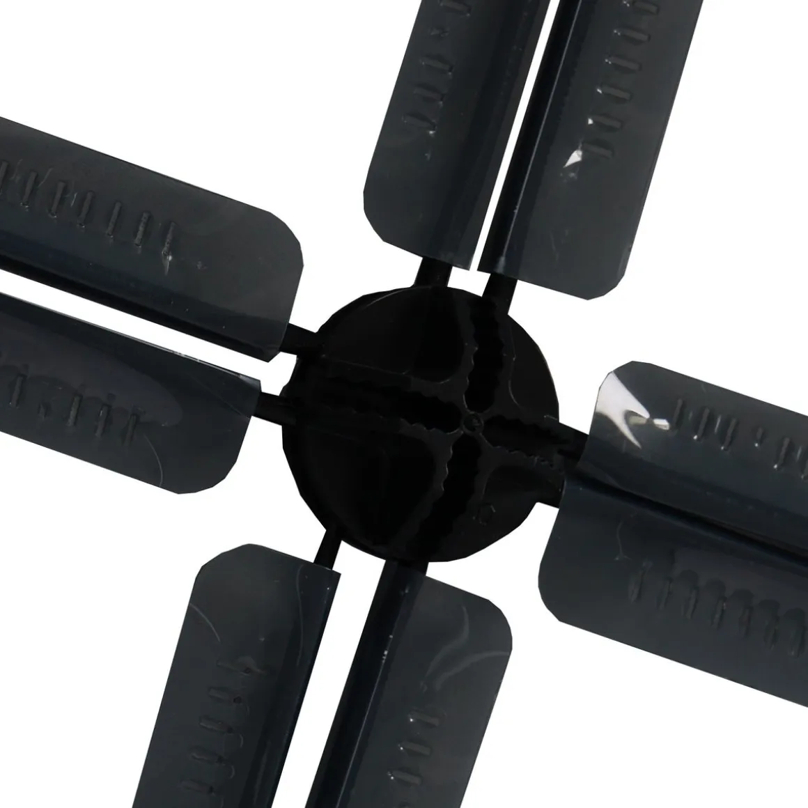 Freilaufgehege mit Bodenplatten grau