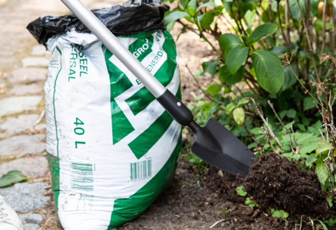 Gartenschaufel mit Teleskopgriff 70 - 105 cm