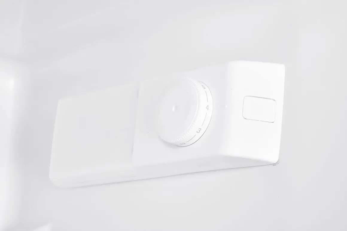 Kühlschrank mit Gefrierer 170L weiss