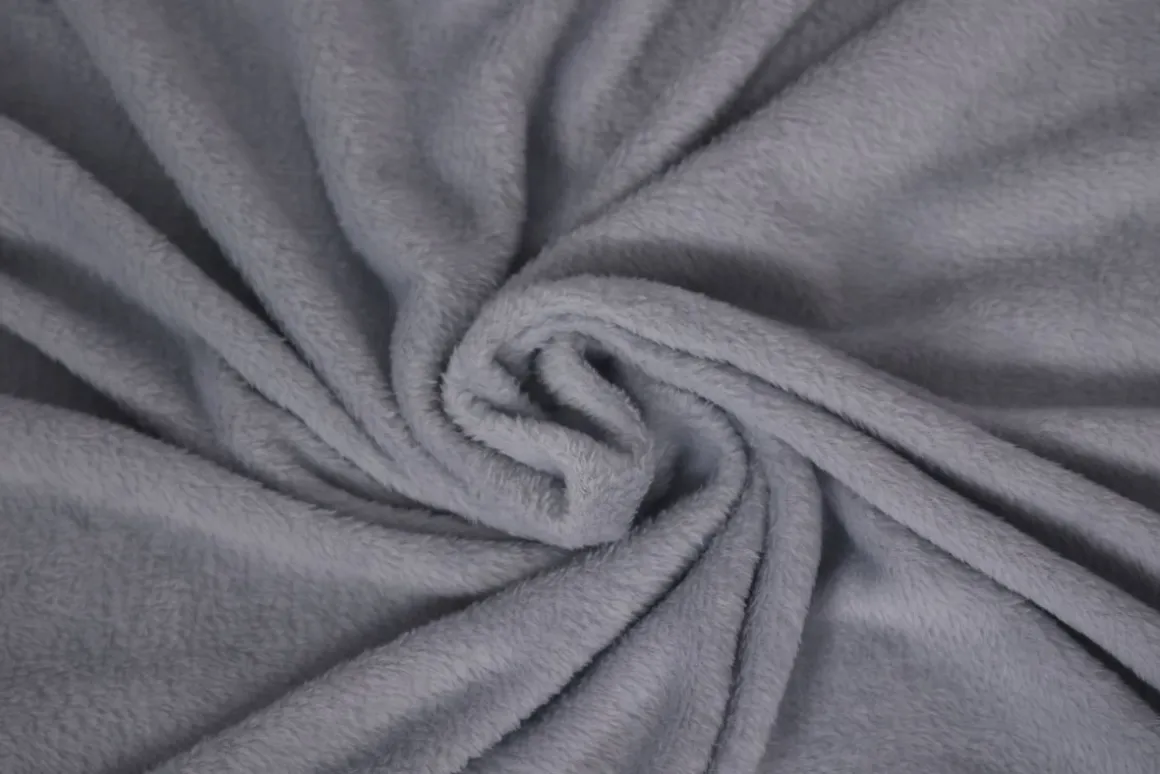 Kuscheldecke Fleece KETTY 130 x 170 cm hellgrau