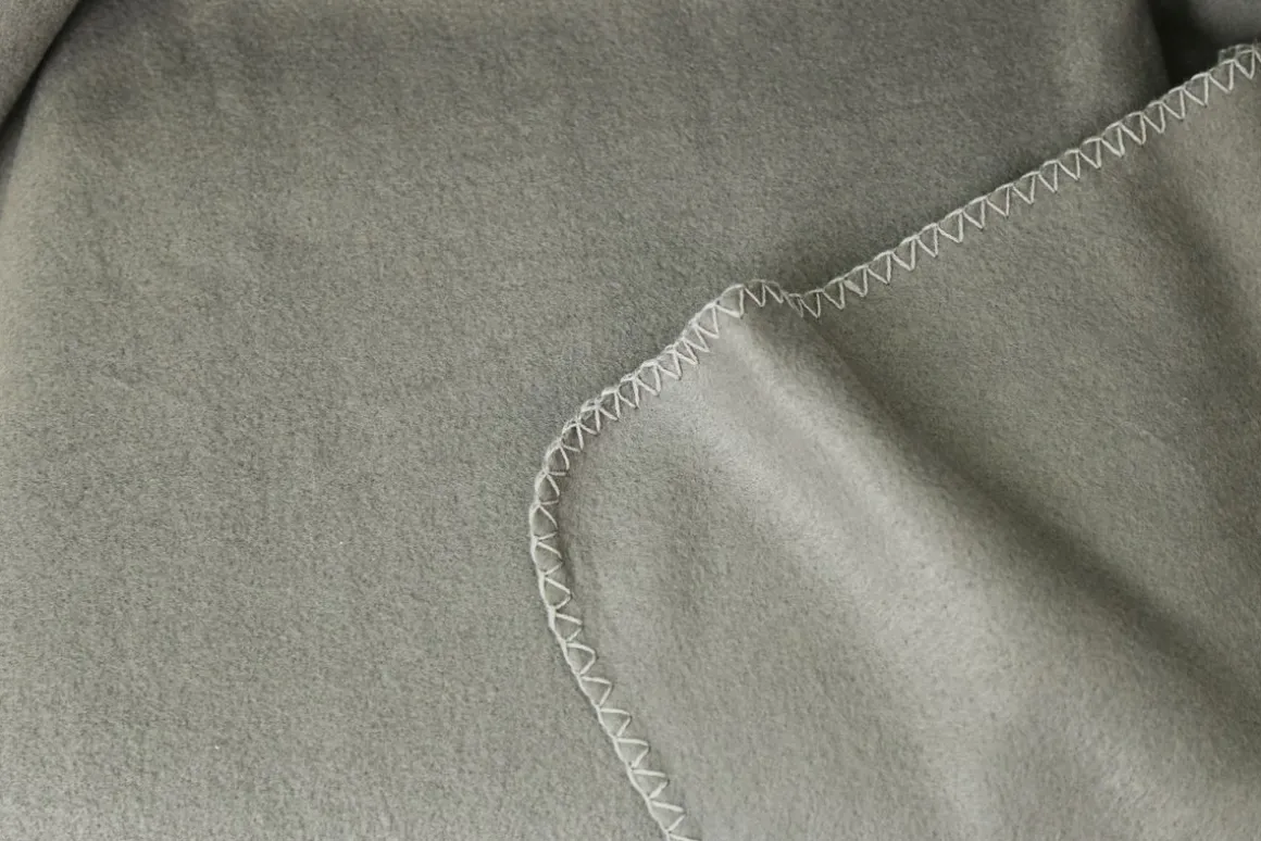Kuscheldecke Fleece 130 x 170 cm anthrazit