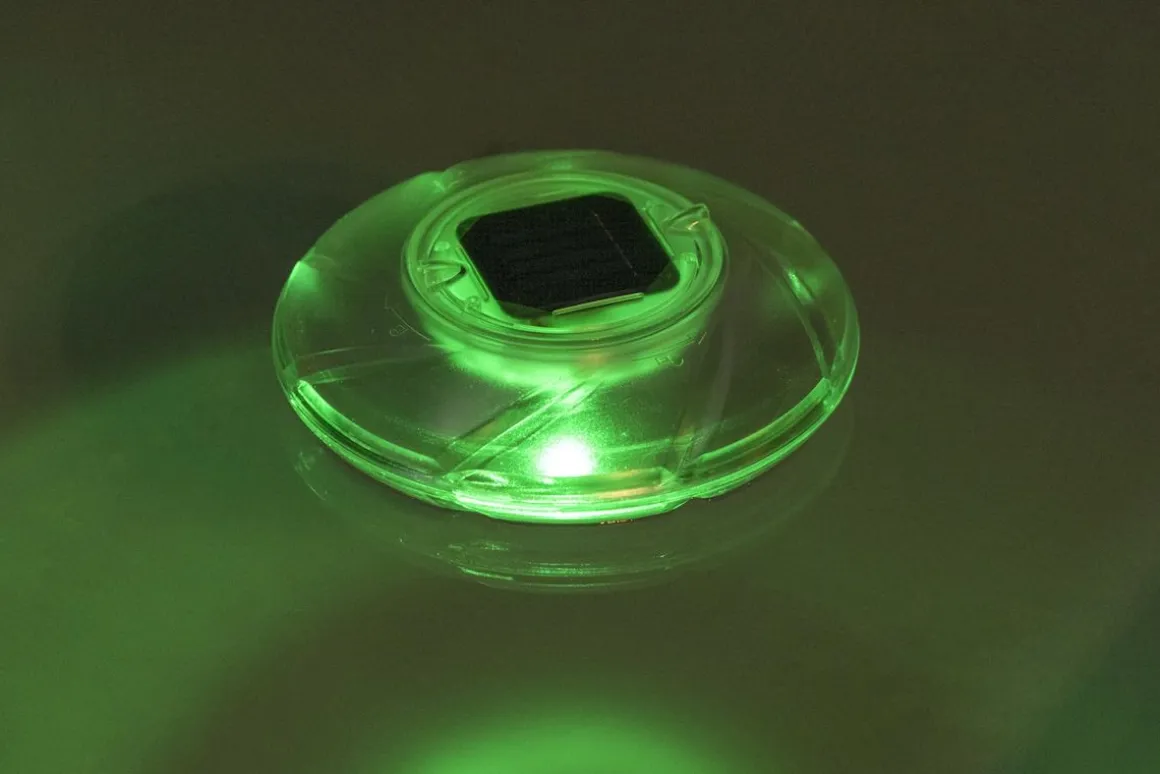LED Solar Poolbeleuchtung schwimmend 18 cm