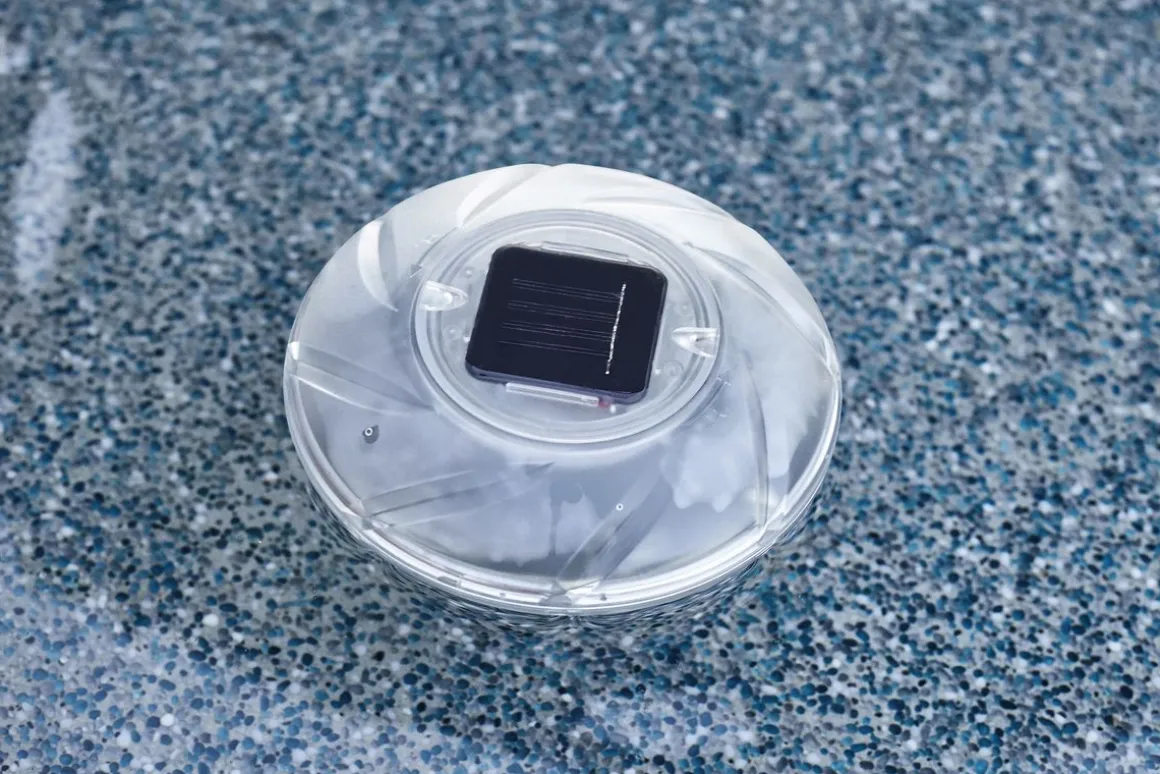 LED Solar Poolbeleuchtung schwimmend 18 cm