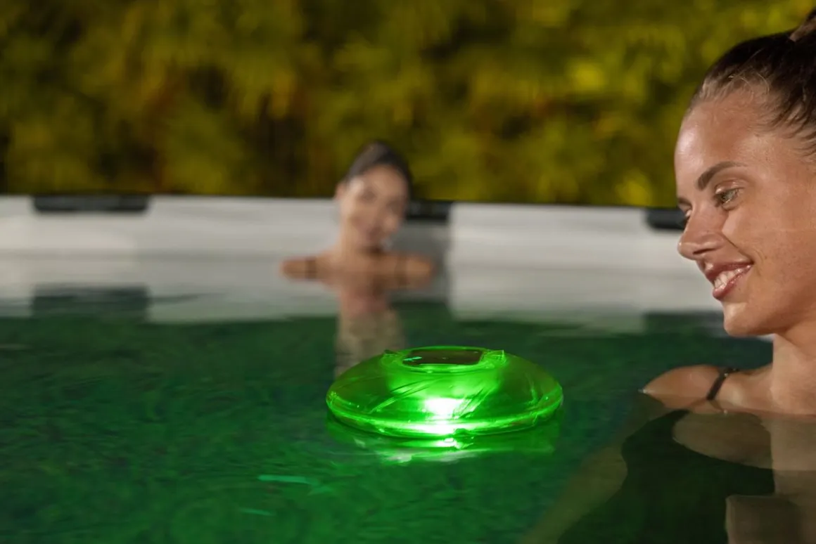 LED Solar Poolbeleuchtung schwimmend 18 cm