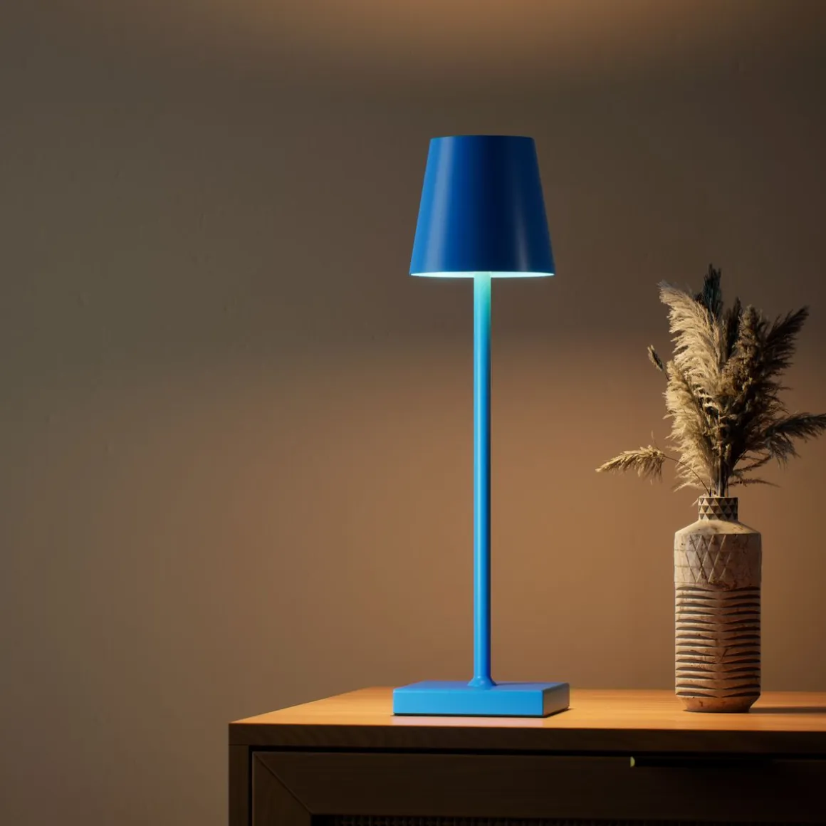 LED Tischlampe MEIRA hellblau | GONSER.CH