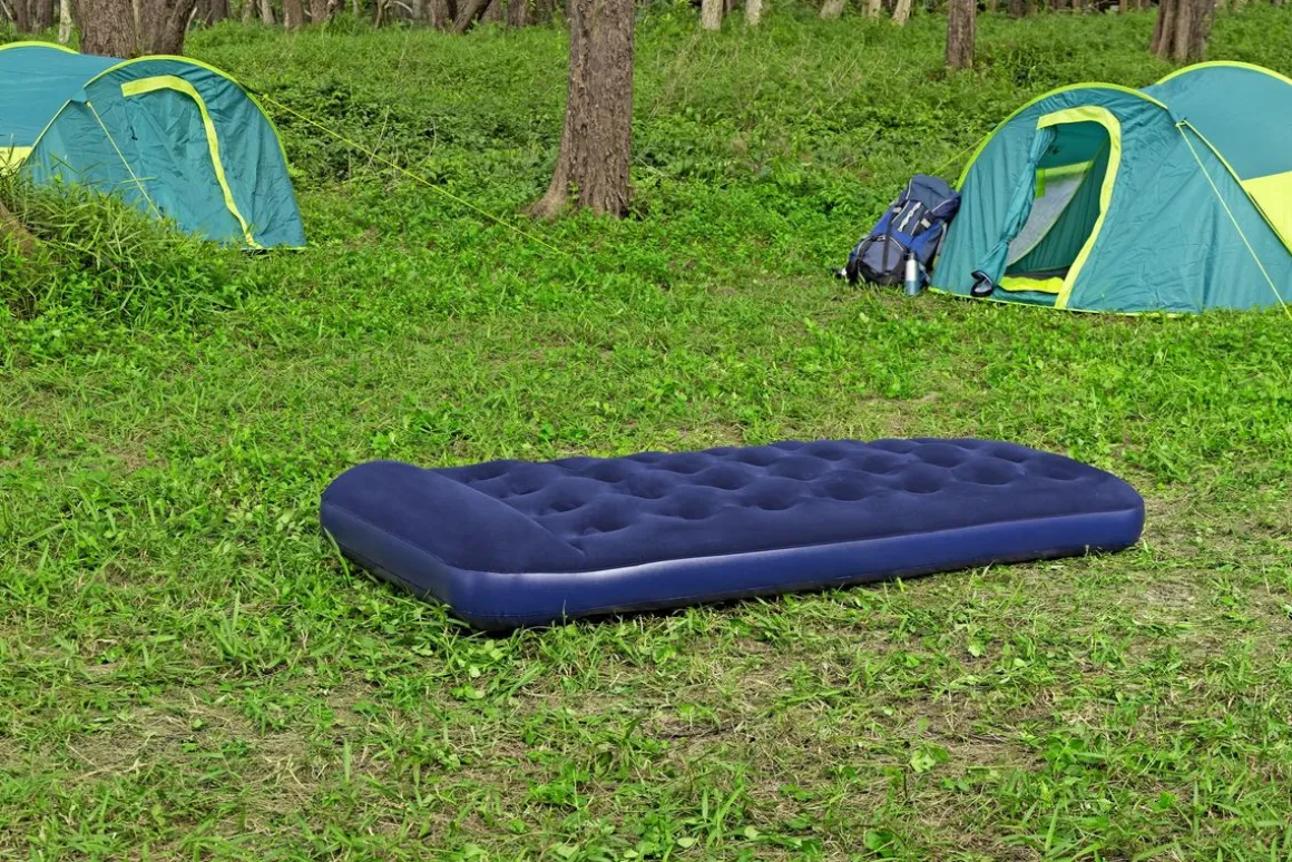 Luftbett mit Fusspumpe 188 x 99 x 28 cm