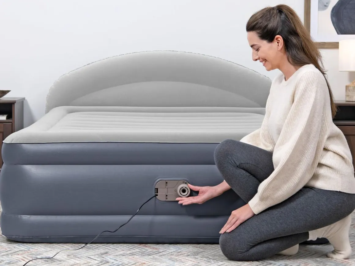 Luftbett Tritech LoungeLux selbstaufblasend 229 x 152 x 84 cm