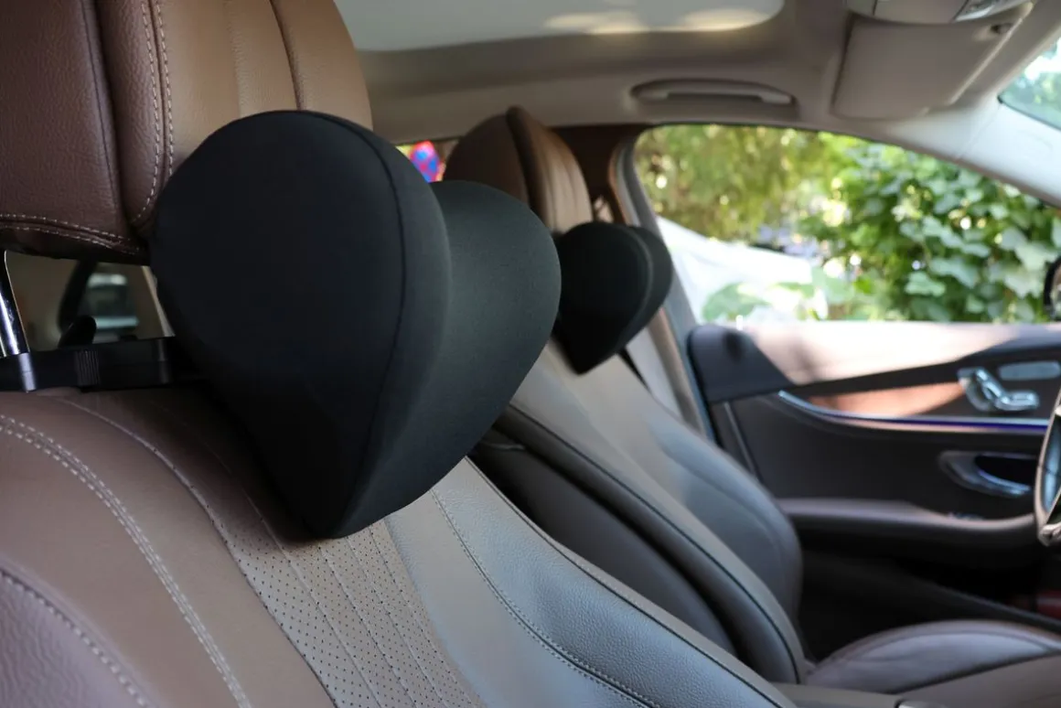 Nackenkissen Autositz mit Halterung für Handy/Tablet