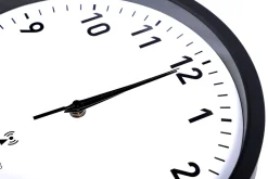 Wanduhr schwarz 30 cm
